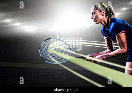 Immagine composita del giocatore di tennis giocando a tennis con una racchetta Foto Stock