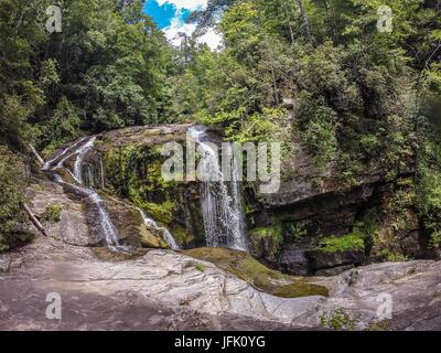 Cascate in montagna sul lago jocassee Carolina del Sud Foto Stock