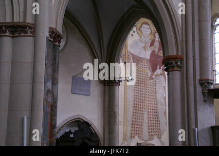 2014.06.21.11 32 affresco St. Christopherus Stiftskirche Münstermaifeld Foto Stock