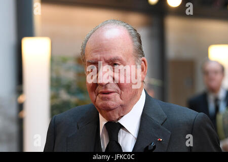 Strasburgo, Francia. 1 Luglio, 2017. Spagna l'ex Re Juan Carlos I partecipa alla comunità obsequies per fine ex cancelliere Helmut Kohl presso il Parlamento europeo a Strasburgo, Francia, 1 luglio 2017. Kohl è deceduto il 16 giugno 2017 all'età di 87. Il cancelliere dell'unità tedesca tenutosi ufficio per 16 anni. Foto: Sven Hoppe/dpa/Alamy Live News Foto Stock