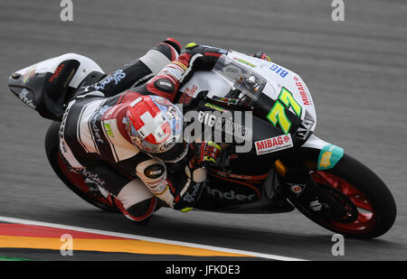 Hohenstein-ernstthal, Germania. 1 Luglio, 2017. Swiss Moto2 rider Dominique Aegerter di Kiefer Racing Team al Gran Premio di MotoGP la Germania al Sachsenring race track in Hohenstein-ernstthal (Germania), 1 luglio 2017. Foto: Hendrik Schmidt/dpa-Zentralbild/dpa/Alamy Live News Foto Stock