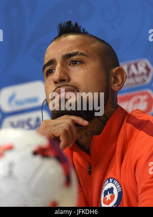 San Pietroburgo, Russia. 1 Luglio, 2017. 1 luglio 2017 - Saint Petersburg, Russia - Cile Arturo Vidal, fotografata durante la conferenza stampa del Cile per la Confederations Cup a San Pietroburgo, Russia, 1 luglio 2017. Il Cile volti in Germania la Confed Cup finale il 2 luglio 2017. Credito: Andrey Pronin/ZUMA filo/Alamy Live News Foto Stock