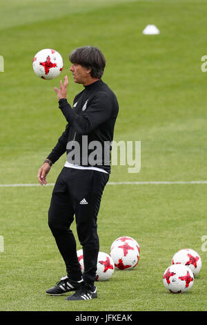 San Pietroburgo, Russia. 1 Luglio, 2017. Testa tedesco allenatore Joachim Loew durante una sessione di formazione del team nazionale tedesco prima della Confed Cup finale a San Pietroburgo, Russia, 1 luglio 2017. Foto: Christian Charisius/dpa/Alamy Live News Foto Stock