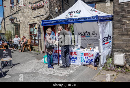 Meltham, Huddersfield, Inghilterra. 1 luglio. Meltham weekend di tempo di guerra. Credito: CARL DICKINSON/Alamy Live News Foto Stock