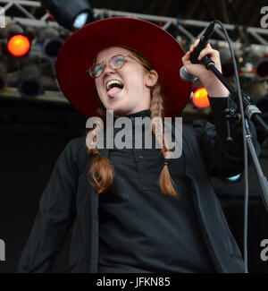 Milwaukee, Wisconsin, Stati Uniti d'America. 1 Luglio, 2017. Il cantante Flint Eastwood suona dal vivo presso Henry Maier Festival Park durante il Summerfest di Milwaukee, nel Wisconsin. Ricky Bassman/Cal Sport Media/Alamy Live News Foto Stock