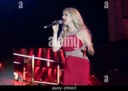 Madrid, Spagna. 02Luglio, 2017. Il cantante Suzy durante il WorldPride 2017 parade di Madrid del luglio 1, 2017. Credito: Gtres Información más Comuniación on line,S.L./Alamy Live News Foto Stock