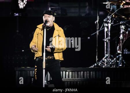 Modena, Italia 01 luglio 2017 Vasco Rossi live a Vasco Modena al parco Enzo Ferrari Park di Modena © Roberto Finizio / Alamy Live News Foto Stock