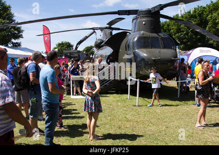 Galles Airshow nazionale, Swansea, South Wales, Regno Unito. 2 luglio 2017. Regno Unito: meteo tempo caldo oggi con numeri da record di oltre 200.000 visitatori sono attesi al Galles Airshow nazionali. Credito: Andrew Bartlett/Alamy Live News Foto Stock