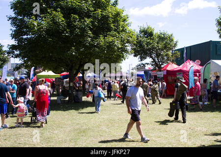 Galles Airshow nazionale, Swansea, South Wales, Regno Unito. 2 luglio 2017. Regno Unito: meteo tempo caldo oggi con numeri da record di oltre 200.000 visitatori sono attesi di quest'anno. Credito: Andrew Bartlett/Alamy Live News Foto Stock