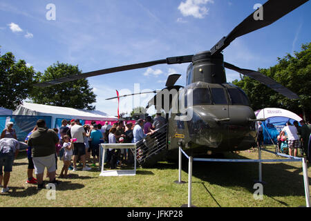 Galles Airshow nazionale, Swansea, South Wales, Regno Unito. 2 luglio 2017. Regno Unito: meteo tempo caldo oggi con numeri da record di oltre 200.000 visitatori sono attesi al Galles Airshow nazionali. Credito: Andrew Bartlett/Alamy Live News Foto Stock