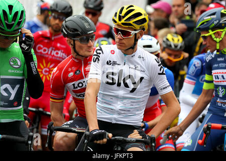 Dusseldorf, Germania. 02Luglio, 2017. Brit Christopher Froome del Team Sky davanti all'inizio del tratto Dusseldorf-Luttich, la seconda tappa del Tour de France, parte di UCI World Tour, 02 luglio 2017. Foto: Daniel Karmann/dpa/Alamy Live News Foto Stock