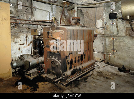 Camera dove la sala caldaie gravemente danneggiata Foto Stock