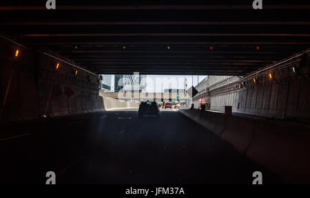 Montreal, Canada - 28 Maggio 2017: Tunnel su Autoroute 720 Expressway Ville Marie nella regione di Québec city Foto Stock