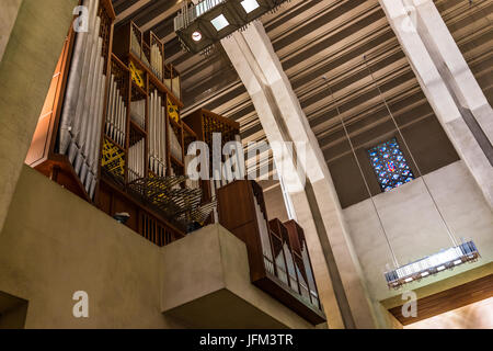 Montreal, Canada - 28 Maggio 2017: all'interno di San Giuseppe oratorio sul Mont Royal pareti alte e organo nella regione di Québec city Foto Stock