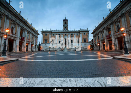 La piazza del Campidoglio dove divinità romana sono stati apprezzati e oggi sede del governo Roma Lazio Italia Europa Foto Stock