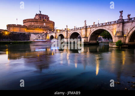 Roma, Lazio, Italia, Europa, vista del Ponte Sant'Angelo e Castel Sant'Angelo, Foto Stock