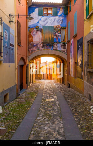 Il comune di Dozza, Bologna, Emilia Romagna, Italia, Europa, stabile opere dipinte sulle pareti delle case, Foto Stock