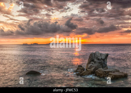 L'Italia, Sardegna, Villasimius, Alba sull'isola di Serpentara,, Foto Stock