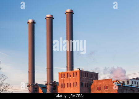 Stati Uniti d'America, Rhode Island, la provvidenza, power plant fumaioli alba Foto Stock