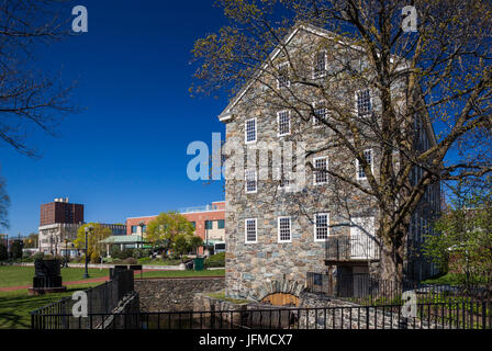 Stati Uniti d'America, Rhode Island, Pawtucket, Slater Mill Historic Site, prima alimentati ad acqua di filatura del cotone mulino in Nord America, costruito 1793 Foto Stock