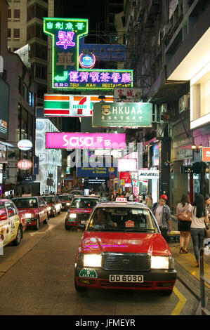 Cina, Hong Kong, il distretto centrale, Lan Kwai Fong zona di vita notturna Foto Stock