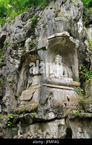La Cina, nella provincia di Zhejiang, Hangzhou, patrimonio mondiale dell'UNESCO, il parco Feilaifeng grotte accanto al Tempio Lingyin, scultura di Buddha Foto Stock