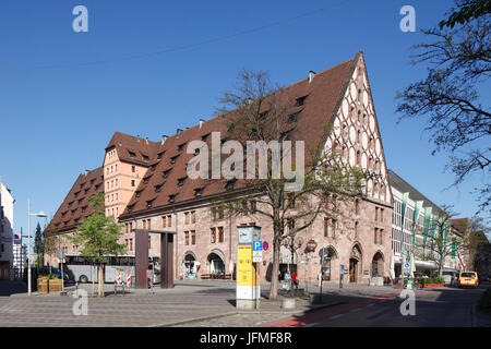 Mauthalle am Hallplatz, ehemaliger Salz- und Kornspeicher, heute Sitz der Barfüßer Brauerei mit Gäststätte, Altstadt, Norimberga, Franken, Bayern, Deuts Foto Stock