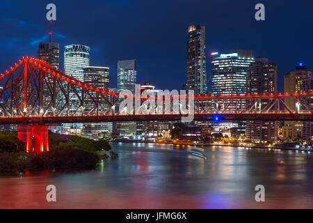 Story Bridge illuminato dopo il buio, Brisbane, Australia Foto Stock
