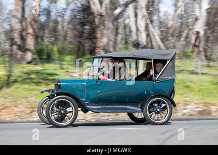 L'annata 1923 Ford Modello T Tourer la guida su strade di campagna vicino alla città di Birdwood, Sud Australia. Foto Stock