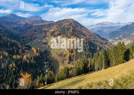 Ornella visto da di Livinallongo del Col di Lana, Veneto, Provincia di Belluno, Italia, Europa Foto Stock