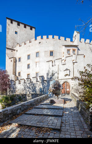 Burg Bruck a castello medievale a Lienz in Tirolo, Austria, l'Europa. Foto Stock