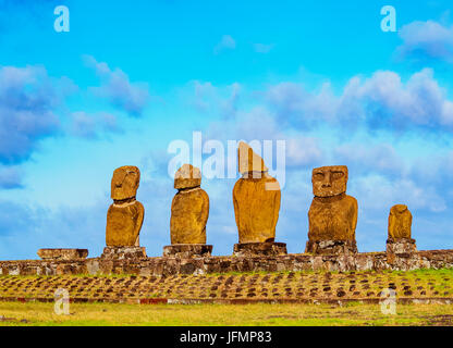 Moais in Ahu Vai Uri, Tahai complesso archeologico, Parco Nazionale di Rapa Nui, Isola di Pasqua, Cile Foto Stock