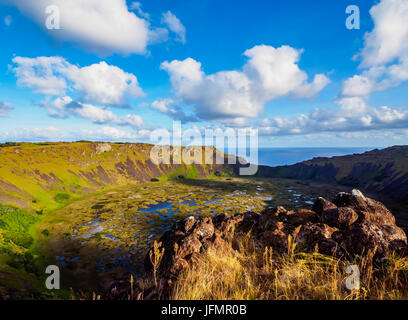 Il cratere di Rano Kau vulcano, l'isola di pasqua, Cile Foto Stock