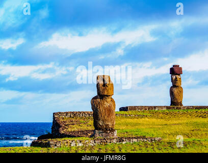 Moais in Tahai complesso archeologico, Parco Nazionale di Rapa Nui, Isola di Pasqua, Cile Foto Stock