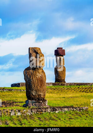 Moais in Tahai complesso archeologico, Parco Nazionale di Rapa Nui, Isola di Pasqua, Cile Foto Stock