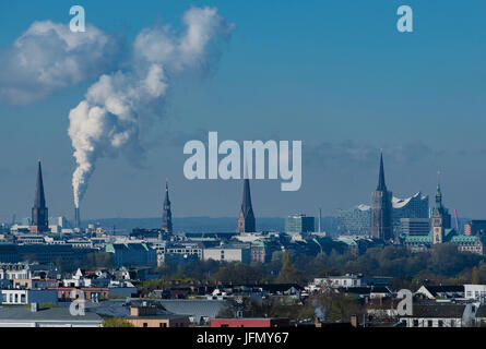 Lo skyline di Amburgo vista da un edificio per uffici Foto Stock