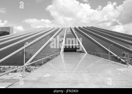 Brasilia il Teatro Nazionale, architetto Oscar Niemeyer Foto Stock