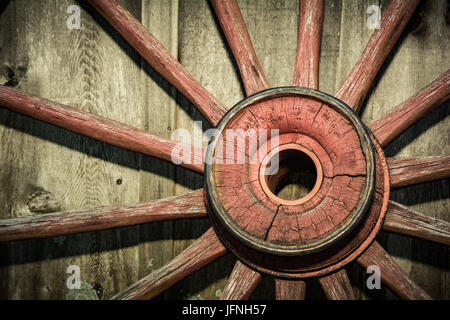 Vecchio rustico ruota del carro a Smithville New Jersey Foto Stock