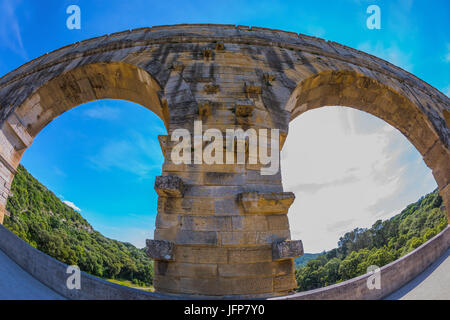 Un ponte span è fotografato lente fisheye Foto Stock