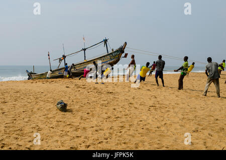 Tradizionale pesca netto a Ouidah, Benin Foto Stock