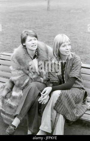 Attrici britanniche Glenda Jackson e Susannah York nel 1974. Foto Stock