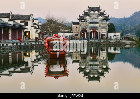 Il Patrimonio mondiale UNESCO antico villaggio di Xidi, Anhui, Cina Foto Stock