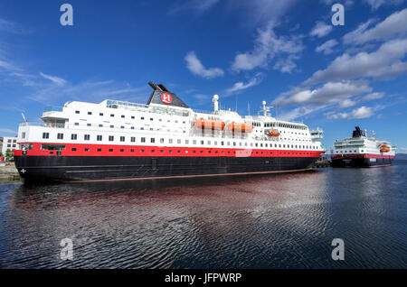 Hurtigruten le navi costiere KONG HARALD e NORDLYS di Trondheim, Norvegia Foto Stock