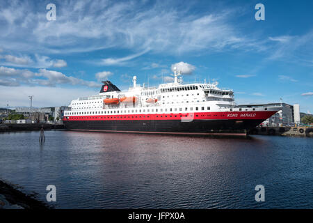 Hurtigruten nave costiera KONG HARALD a Trondheim, Norvegia Foto Stock