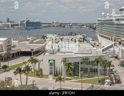 A Royal Caribbean Cruise Line nave in Port Everglades Cruiseport Fort Lauderdale Florida USA Foto Stock