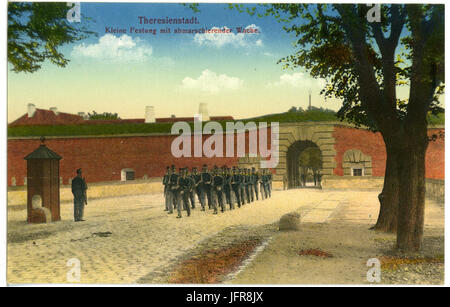 16834-Theresienstadt-1913-Kleine Festung mit abmarschierender Wache-Brück & Sohn Kunstverlag Foto Stock