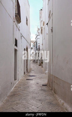 Locorotondo (Puglia, Italia) - La splendida facciata bianca cittadina in provincia di Bari, scelto tra i top 10 borghi più belli del Sud Italia Foto Stock