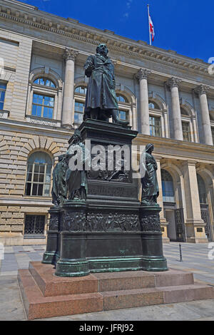 Statua di Freiherr von Stein nella parte anteriore del Landtag della Prussia, Berlino, Germania Foto Stock