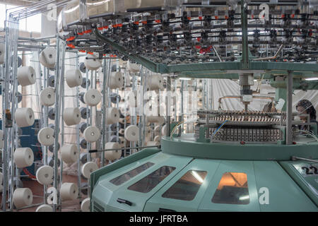 Macchina circolare da maglieria Foto stock - Alamy