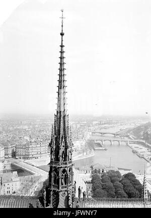 Cathédrale Notre Dame - Flèche. Vue sur les Ponts de la Seine - Parigi 04 - Médiathèque de l architecture et du patrimoine - APMH00014096 Foto Stock